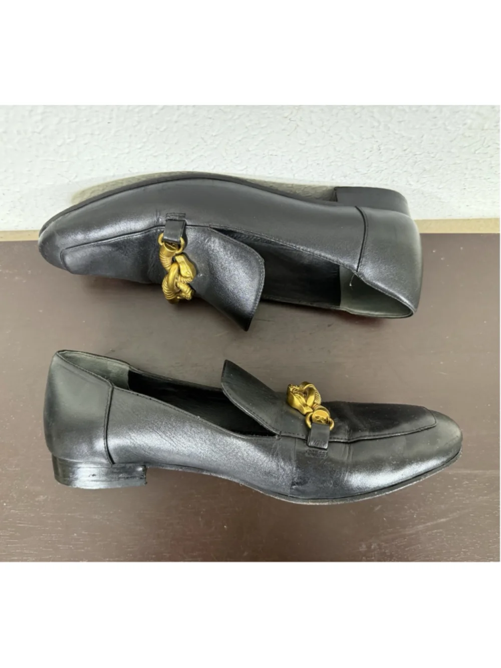 Tory Burch Jessa Loafers Black Leather 7M Luxury Preppy Old Money Horse Head